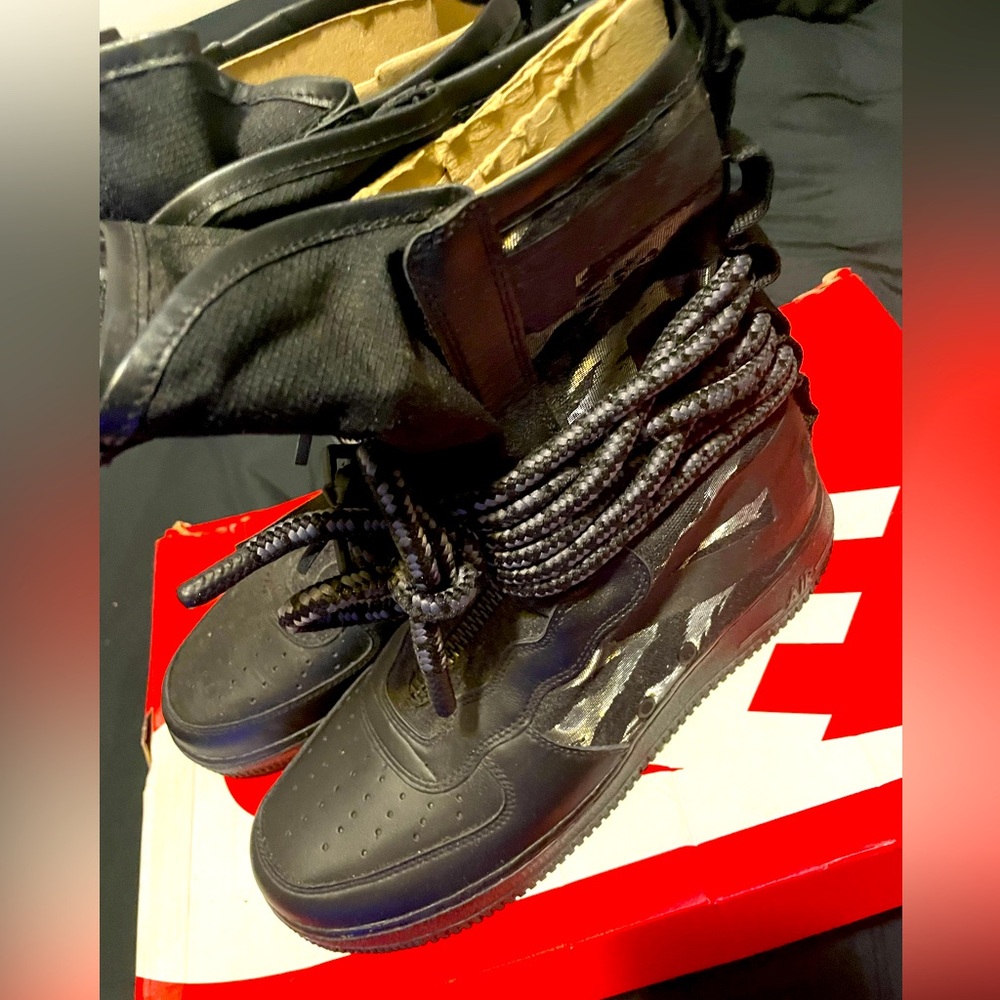 Nike Sf Air Force 1 HI High Top Sneaker Boot.